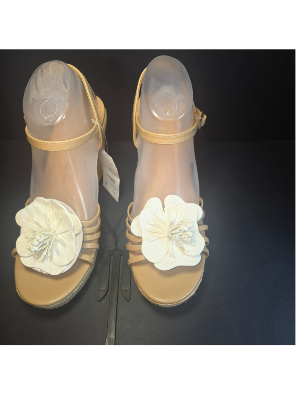 Women's Time and Tru Wedge Sandals Size 10 Beige White Floral